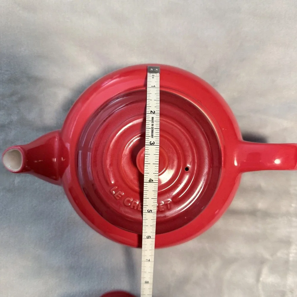 Le Creuset Cerise Red Stoneware Short Round Teapot 22 oz Unused No Infuser